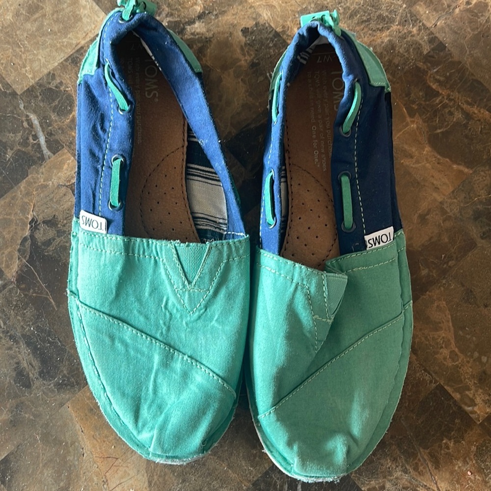 TOMS Shoes Size 7❤️❤️